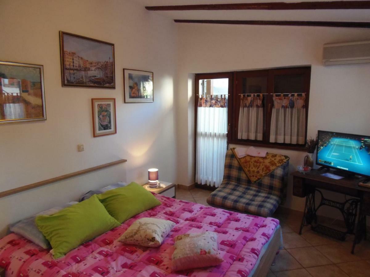 Apartment Noemi Medulin Exterior photo